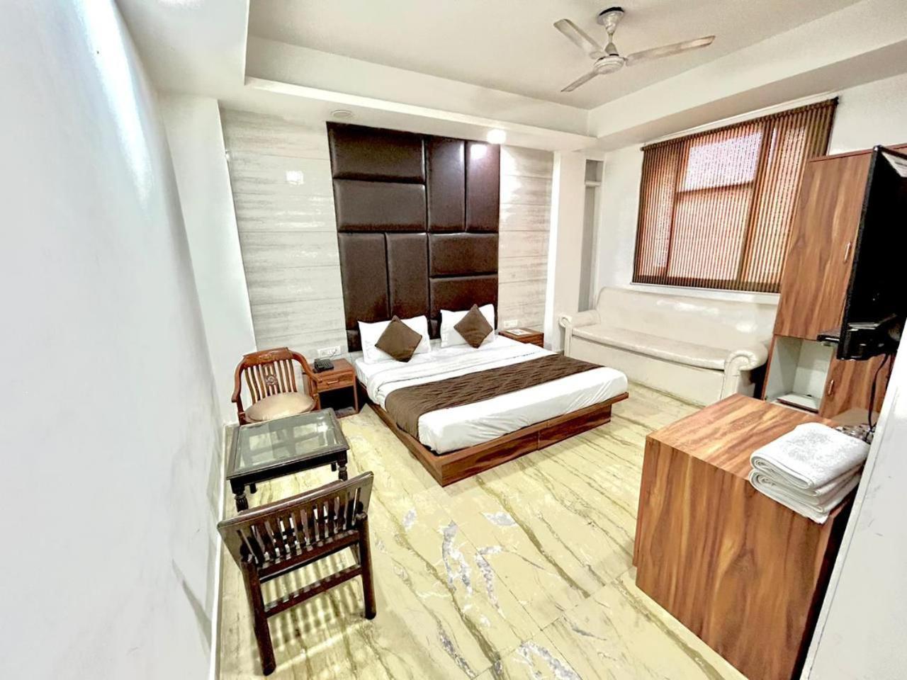 Hotel Spb 87 Near Karol Bagh Metro Station Delhi Exterior photo