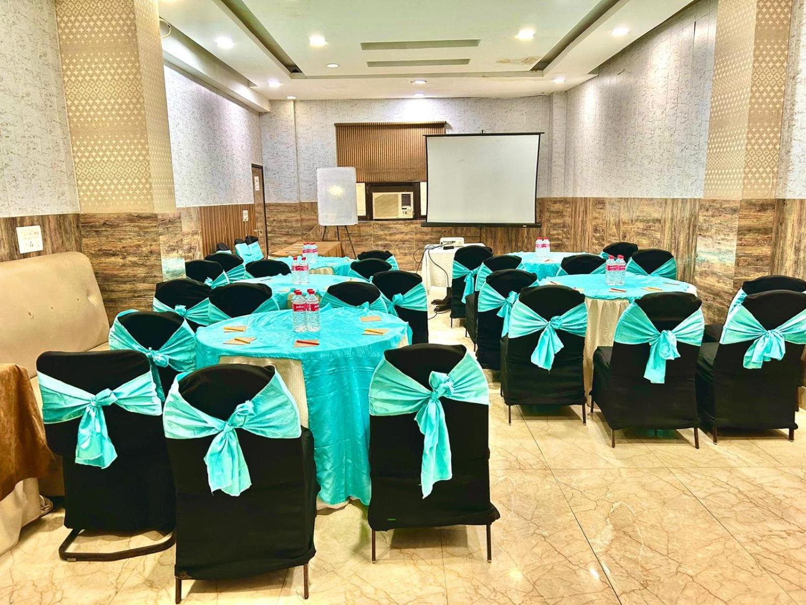Hotel Spb 87 Near Karol Bagh Metro Station Delhi Exterior photo
